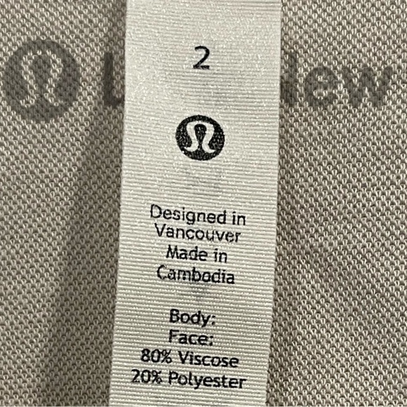 Lululemon sleeveless V neck top  Size 2 Color Cream - Picture 2 of 4